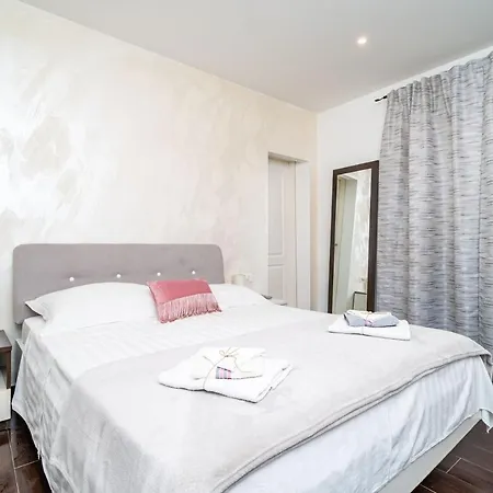 Dub Apartment *